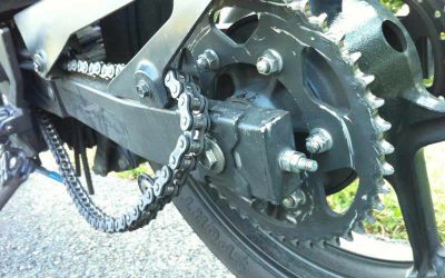 Cómo realizar el mantenimiento de la cadena de tu moto 